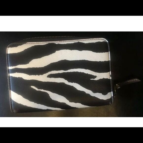 Stella & Dot Chelsea Tech Zebra Print. Vegan Leather Wallet - Picture 3 of 4